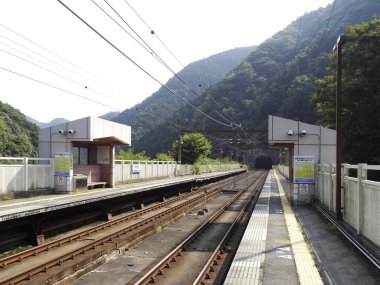 Japonya 'daki eski Japon tren istasyonu.