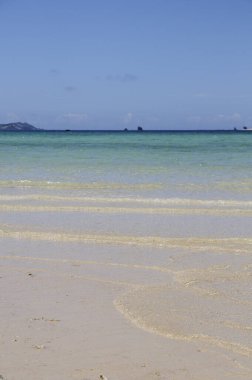 Mavi gökyüzü ve deniz, güzel deniz manzarası