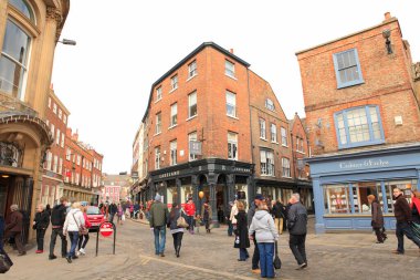 York, İngiltere, Birleşik Krallık boyunca yürüyen insanlar 