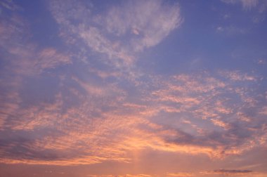 Güzel gün batımı gökyüzü bulutlu