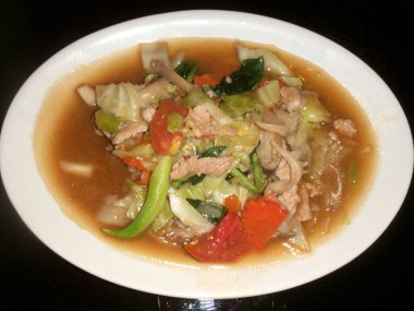 Lezzetli bir Asya yemeğinin yakın çekim görüntüsü