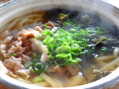 Bir kase lezzetli şehriye çorbası.