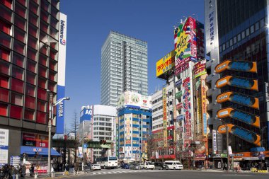 Tokyo, Japonya 'da binaları olan modern şehir manzarası