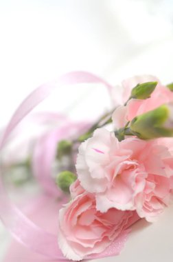 Pembe Eustoma çiçek buketi