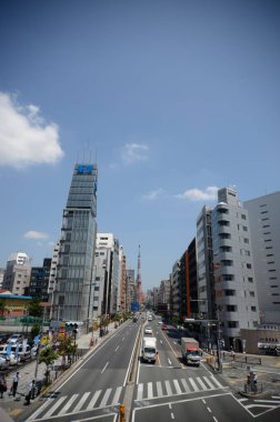 şehir arkaplan görünümündeki modern bina