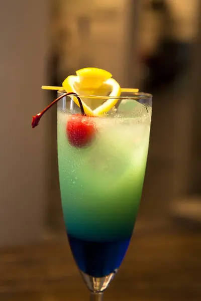 Szklankę Świeżego Chińskiego Niebieskiego Koktajlu — Zdjęcie stockowe