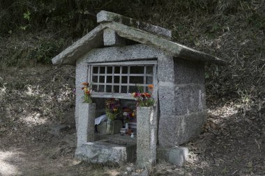 Japonya 'daki eski taş heykel evi