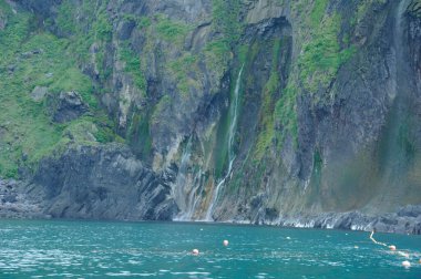 deniz ve dağ uçurumları 