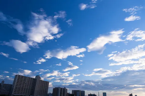 Blauwe Lucht Met Witte Wolken Zon — Stockfoto