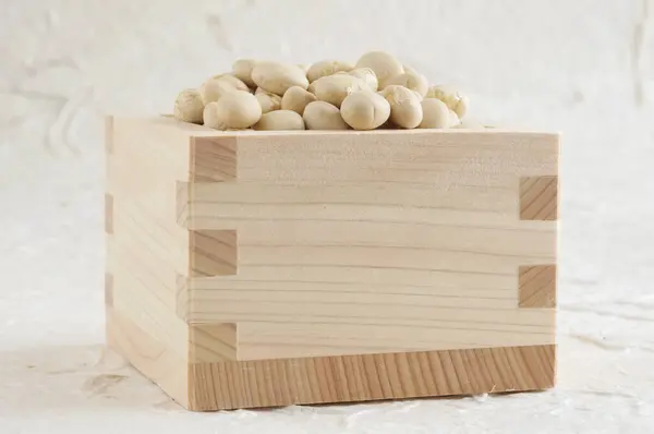 白い豆が付いている木箱の閉鎖 — ストック写真