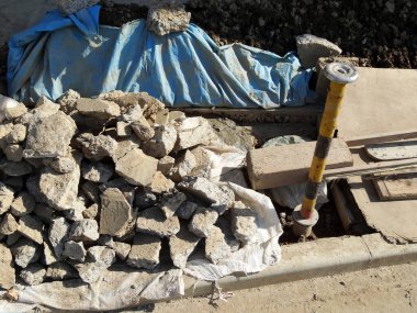 Şehirdeki inşaat alanının görünümü ön tarafların inşa edildiğini gösteriyor