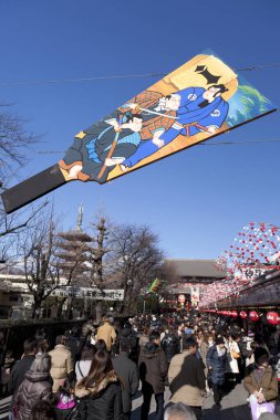 Dosekai bölgesindeki dosebord festivalindeki insanlar