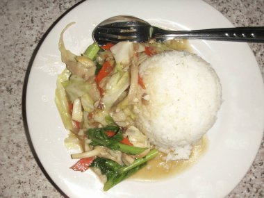 Lezzetli bir Asya yemeğinin yakın çekim görüntüsü