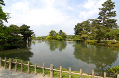 Parktaki gölet, Japon bahçesi.