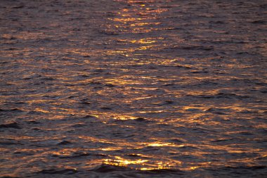 Denizde gün batımı 