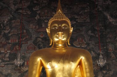 Bangkok, Tayland 'daki Wat Arun Tapınağı' nda altın Buda heykelleri