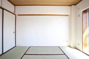 İçerisi küçük boş bir daire. Minimalist tasarım