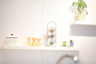 Güzel hafif mutfak modern iç mekan.       