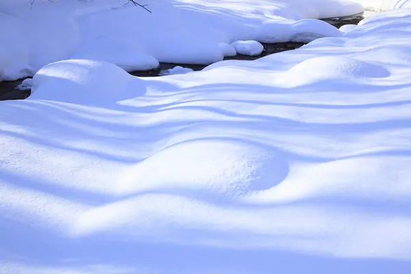 Snötäckt Flod Vintern — Stockfoto