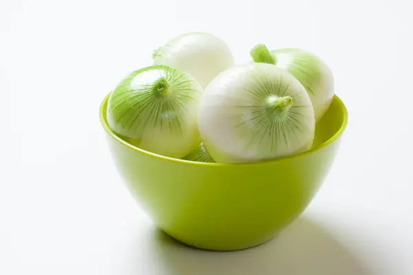 Cebollas Frescas Aisladas Sobre Fondo Blanco — Foto de Stock