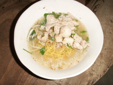 Asya yemeği, erişte çorbası..