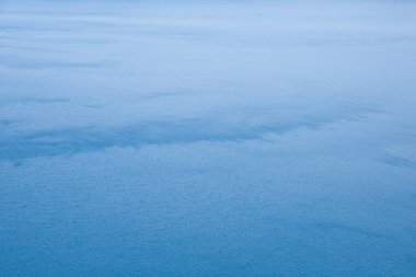 Mavi deniz yüzey arka plan.