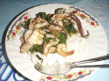 Kızarmış pirinç ve deniz mahsulü, Tayland yemeği..