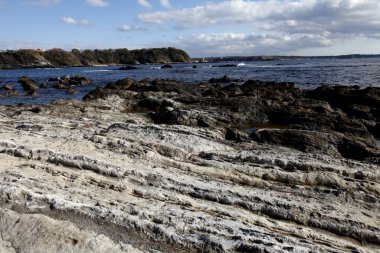 Güzel kayalık deniz manzarası 