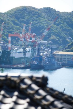 Japonya 'da Mitsubishi Heavy Industries (MHI) Nagasaki Tersanesi ve Makine Fabrikaları. 
