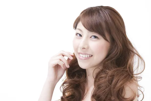 Kaunis Nuori Japanilainen Nainen Hymyilee — kuvapankkivalokuva