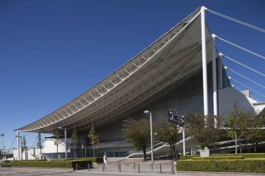 Chiba, Tokyo, Japonya. Makuhari Messe Kongre Merkezi 'nin dış görünüşü. Gündüz.