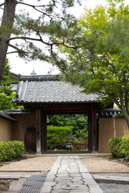 Antik Japon tapınağının manzaralı görüntüsü