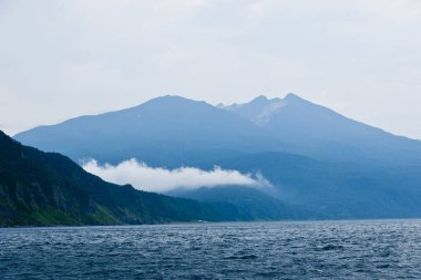 deniz ve dağ uçurumları 