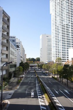 Güneşli bir günde güzel, modern şehir manzarası, şehir arkaplanı