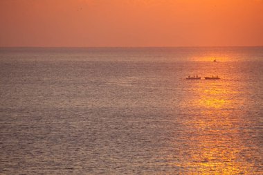 Deniz manzaralı güzel gün batımı 