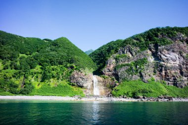 Deniz kıyısının güzel manzarası