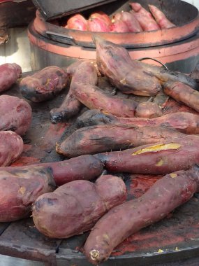  Arka planda Japon usulü kızarmış patates.