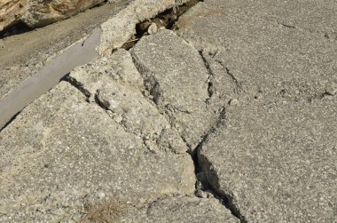 Çatlak beton yüzey, taş zemin