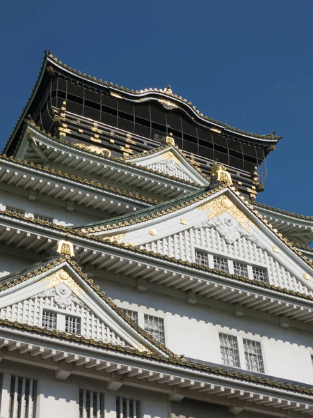 Vista Inferior Castelo Osaka Céu Azul Ensolarado — Fotografia de Stock
