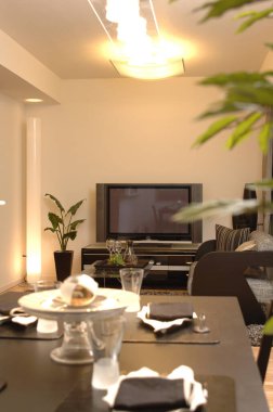 Modern oturma odası iç tasarımı yemek alanı ile