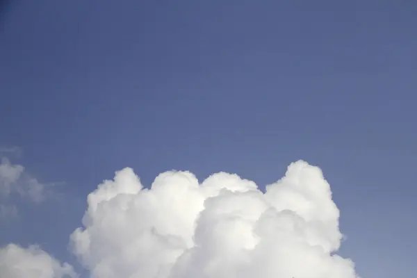 Vacker Himmel Med Moln Natur Bakgrund — Stockfoto