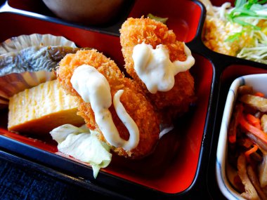 Lezzetli Asya yemeklerinin yakın çekim görüntüsü