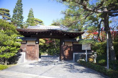 Şehirde geleneksel Japon tarzı mimari