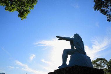 Nagasaki Barış Parkı 'ndaki Barış Heykeli 2. Dünya Savaşı sırasında 9 Ağustos 1945' te şehrin bombalanması anısına dikildi.