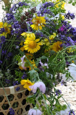 Sepette güzel çiçekler