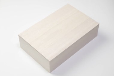 beyaz arkaplanda beyaz tahta küp