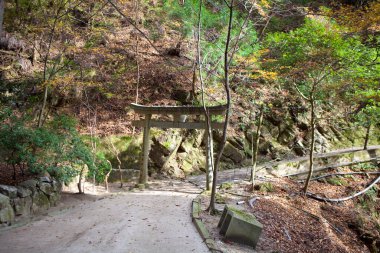Geleneksel Japon Kapısı Tapınağının güzel manzarası