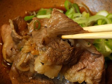 Japon yemeği, domuz eti ve sebzeli sıcak tencere.