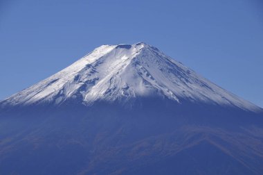 Japonya 'da Fuji Dağı karla kaplı.