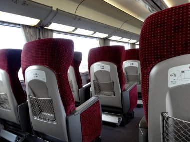 Kamu İçi Boş Kırmızı Koltuklar, Şehir Ulaşımı